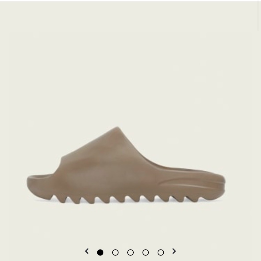 Yeezy slides Earth Brown